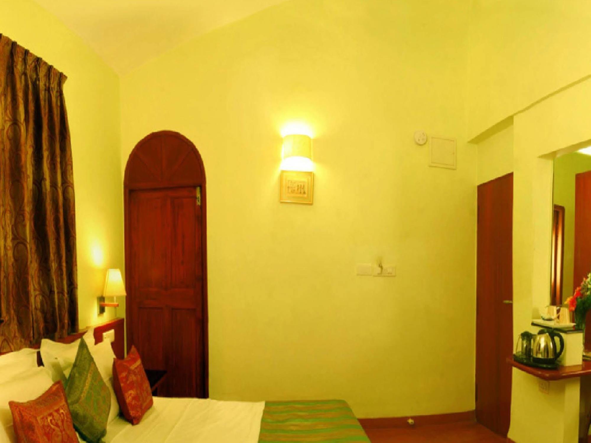Lambana Resort Calangute Exteriör bild